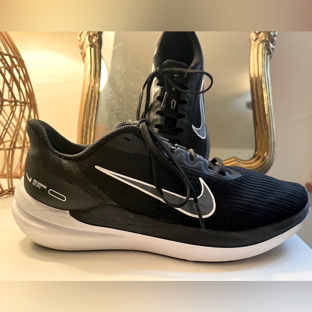 Nike Air Winflo 9 Black Dark Smoke Grey Size 9